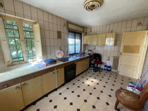 Casa adosada con amplio jardín en la zona de Pinilla